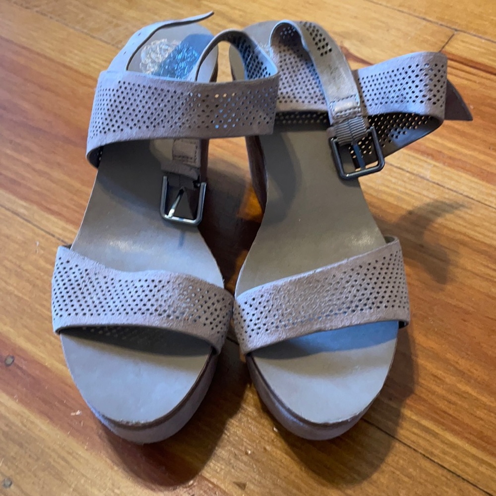 Vince camuto brown wedges size 6